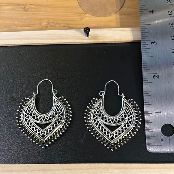 Elegant Black and Silver Earrings - Picture 2 of 3